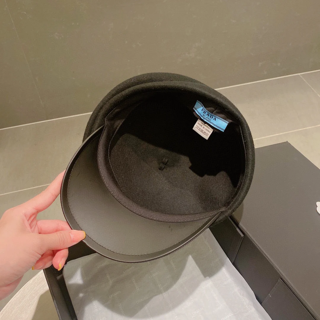 Prada - Шерстяная военная кепка с плоским верхом - Черная