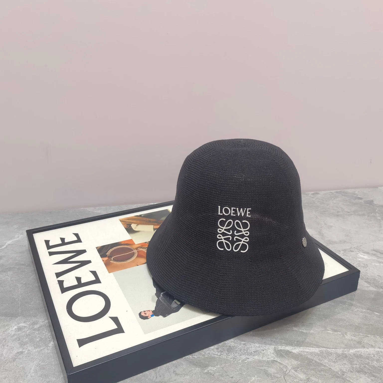 Новая дышащая рыбацкая шляпа LOEWE из ледяного шелка, модель 2024 года.