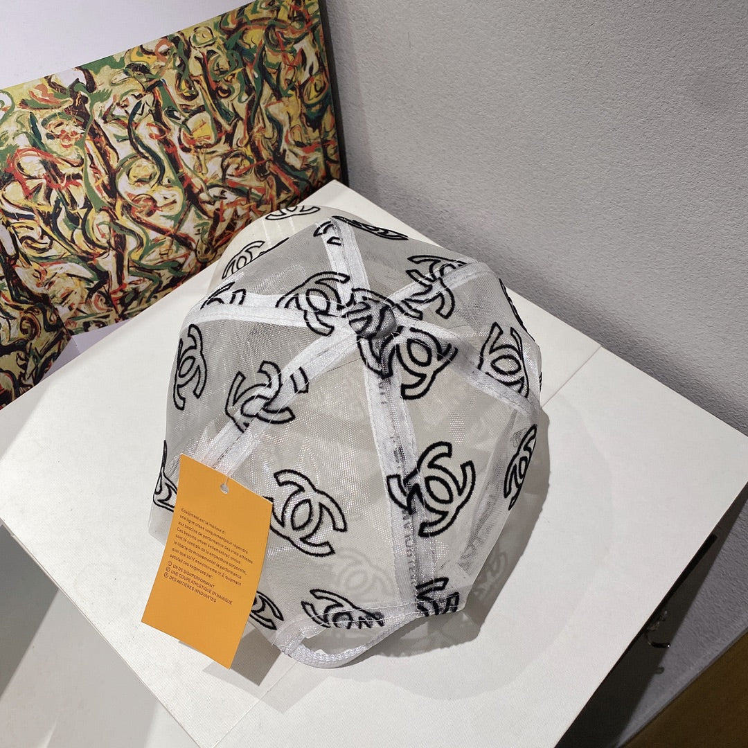 Новинка 2022 года от Chanel - сетчатая кепка-?уточка? - белая