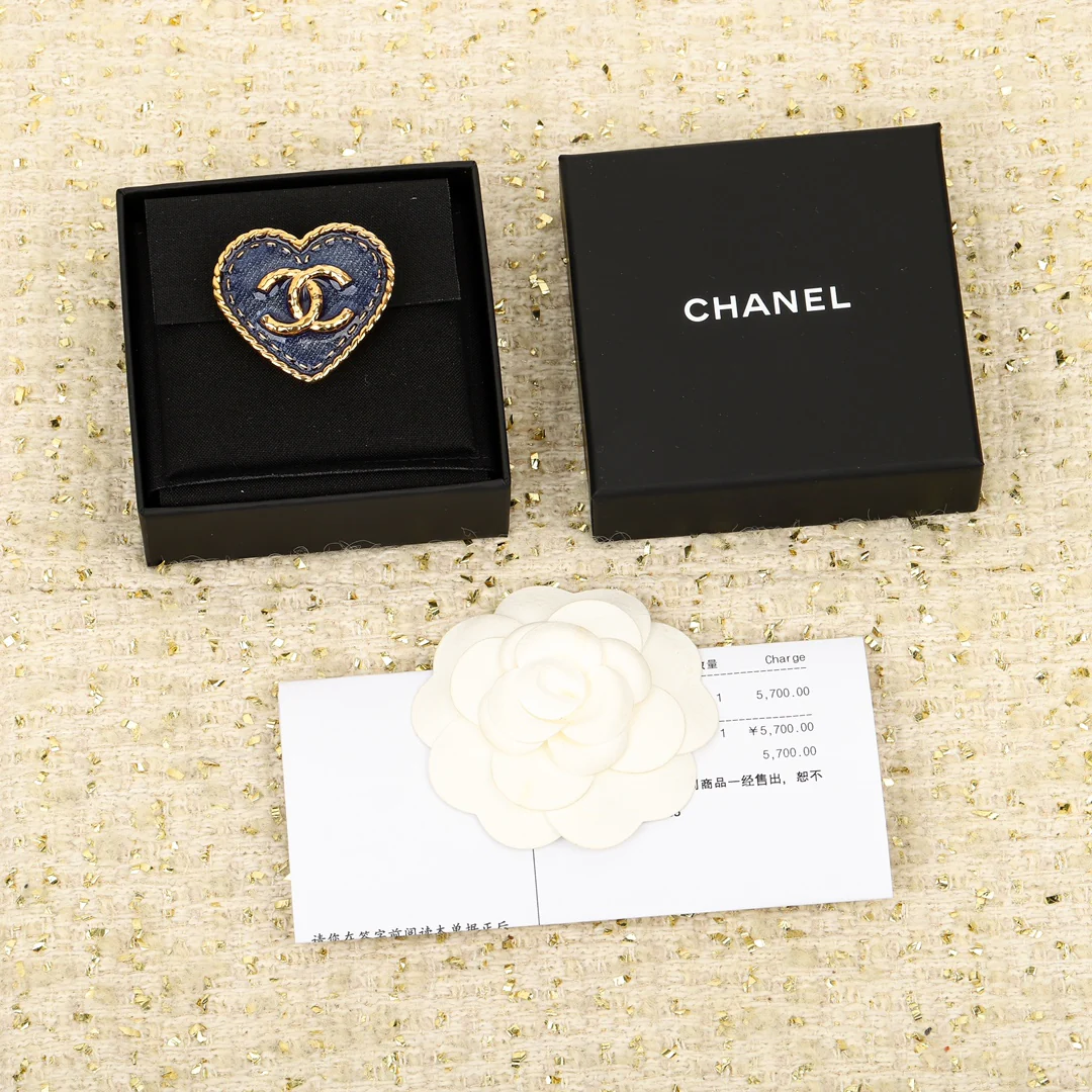 Брошь Chanel 144