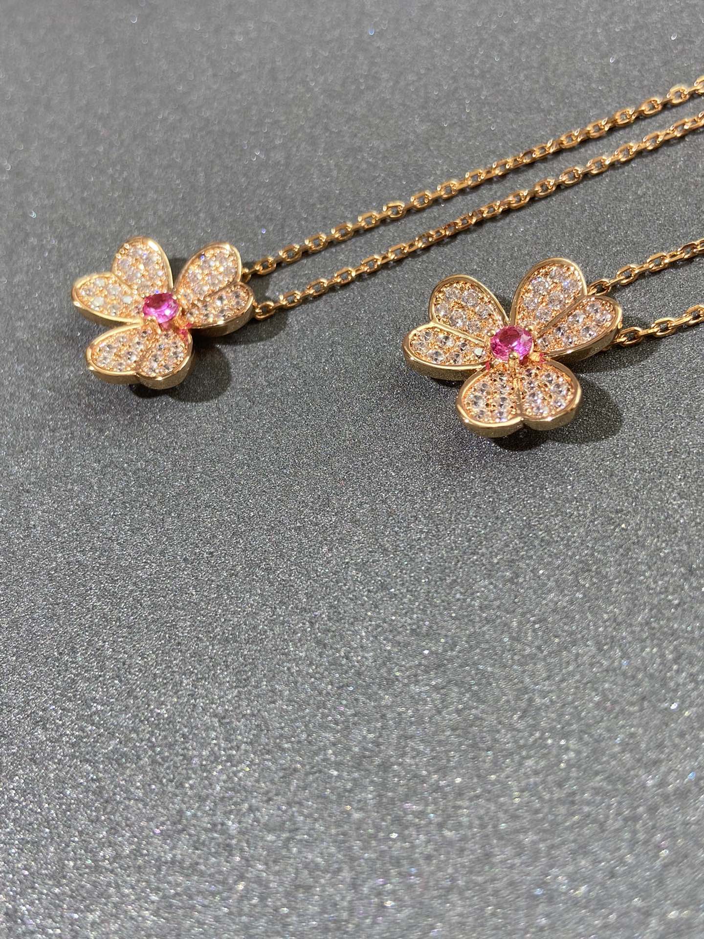 Van Vuitton - Колье 140