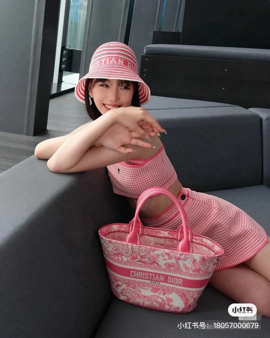 Вязаная панама Dior в полоску, розовая