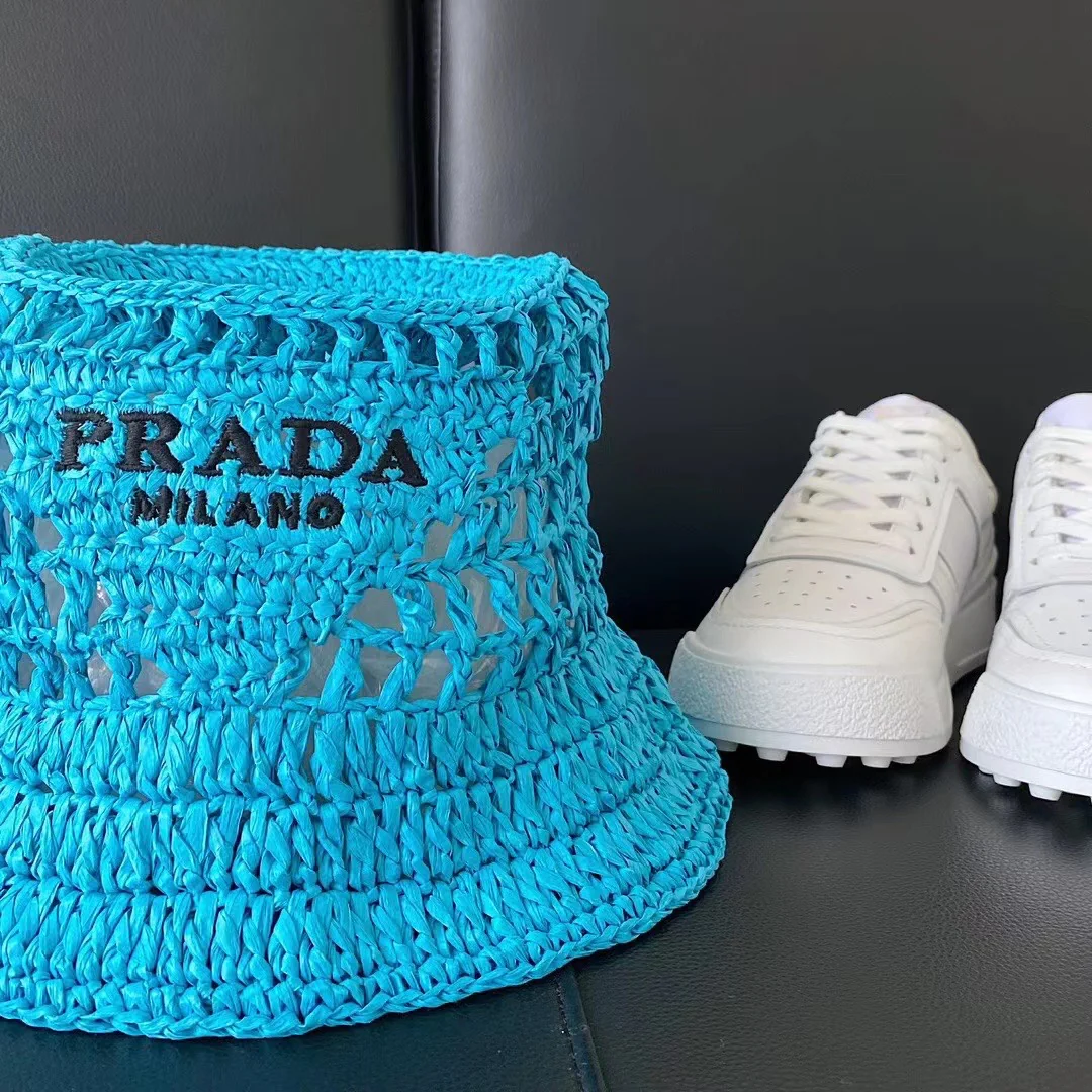Новинка сезона весна/лето 2023 от Prada - Ажурная рыбацкая шляпа - Синяя