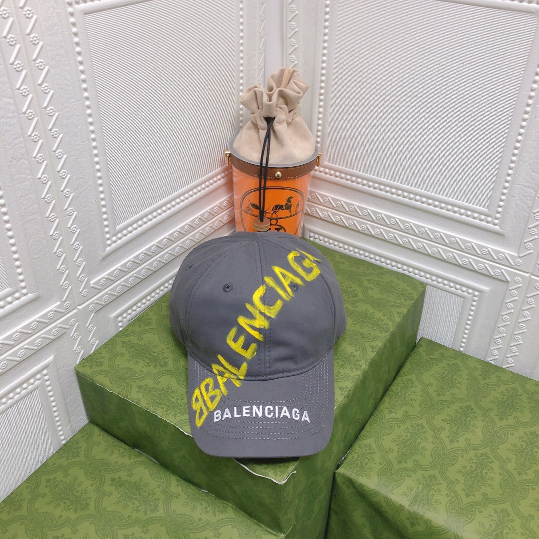 Balenciaga - Бейсболка с эффектом потертости и граффити