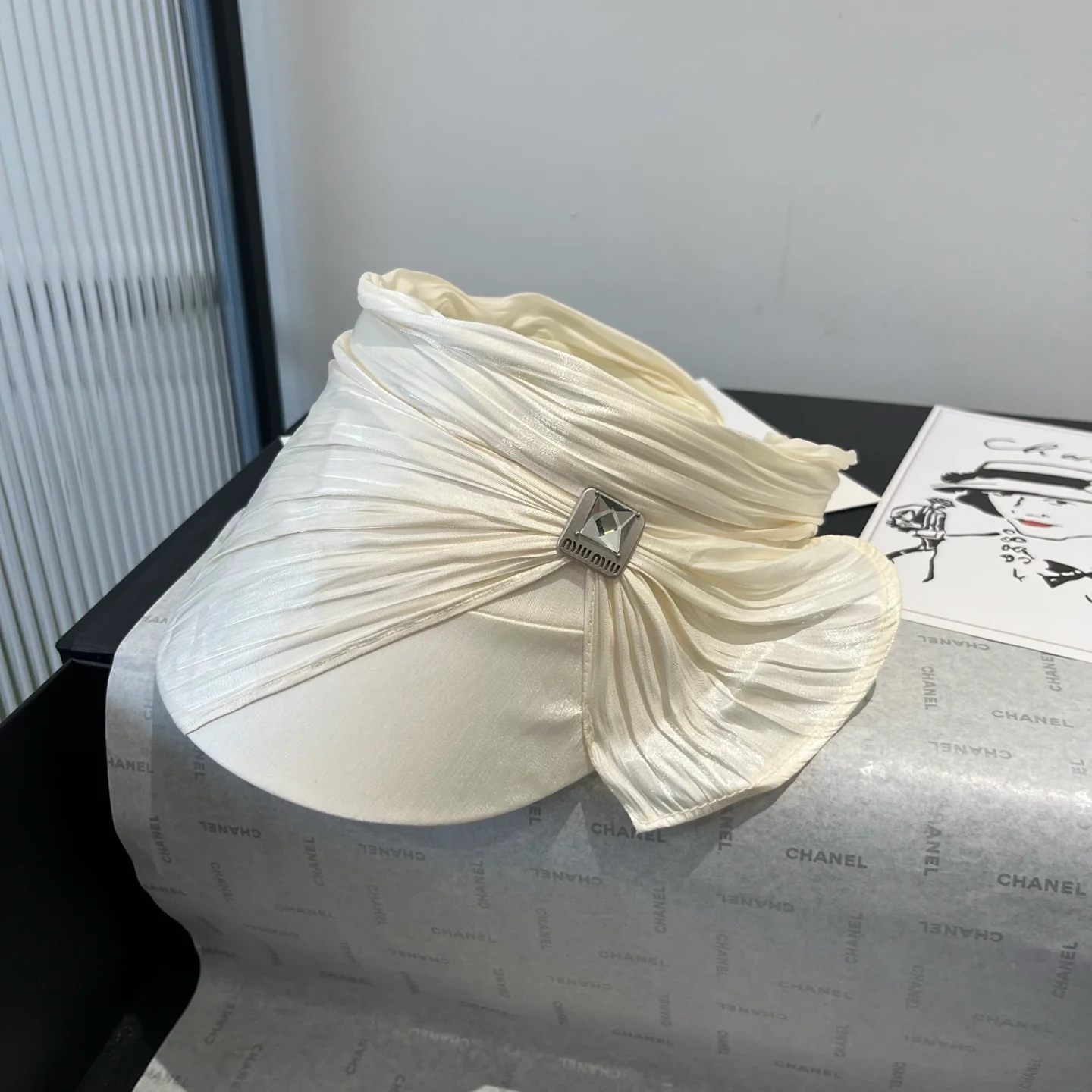 Miu Miu - Солнцезащитная шляпа с атласным бантом - Цвет: кремовый