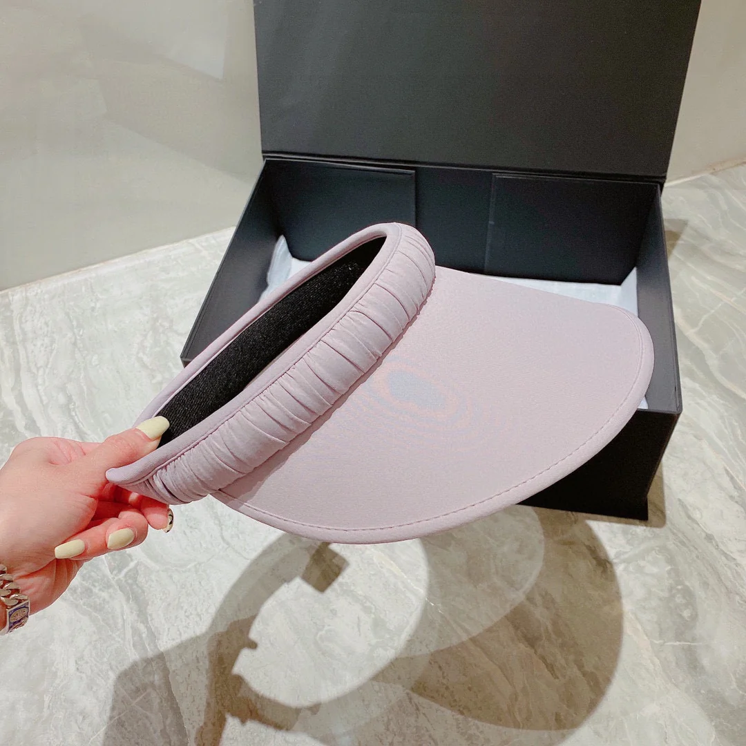 Солнцезащитная шляпа Chanel с открытым верхом - 2 шт.