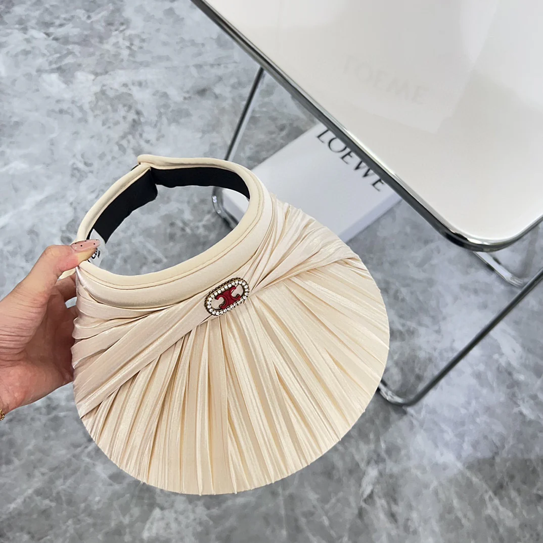 Новая плиссированная солнцезащитная шляпа Celine 2024 для лета - абрикосовый цвет.