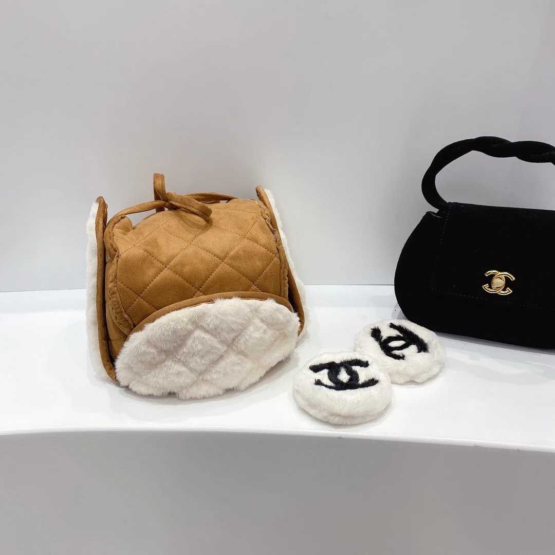 Шляпа Chanel с защитой ушей, коричневая.