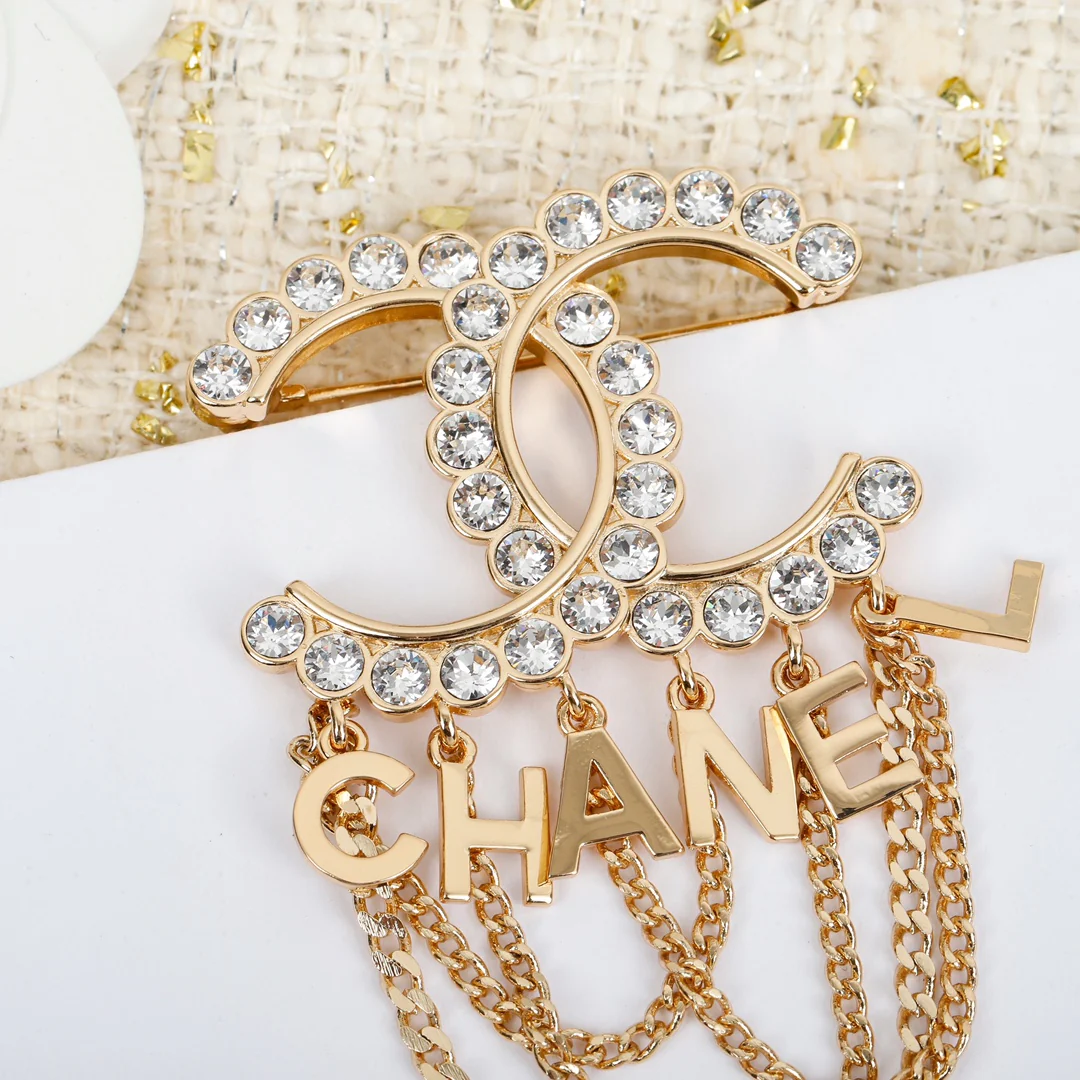 Брошь Chanel 139