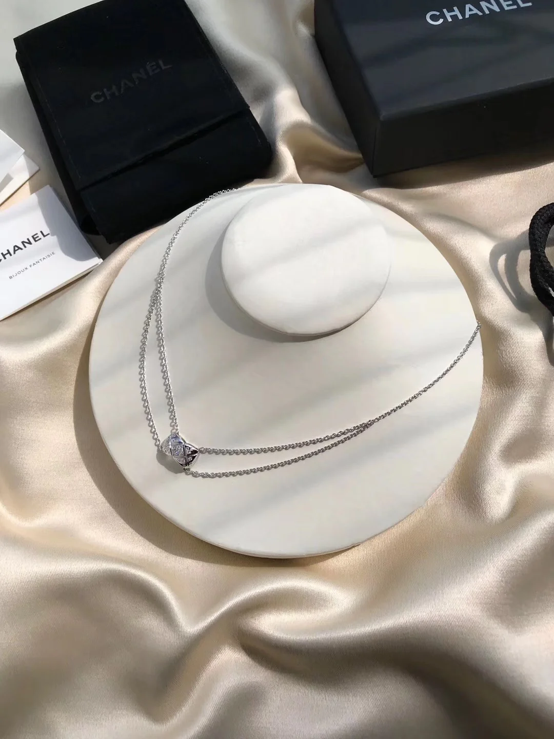 Колье Chanel 570