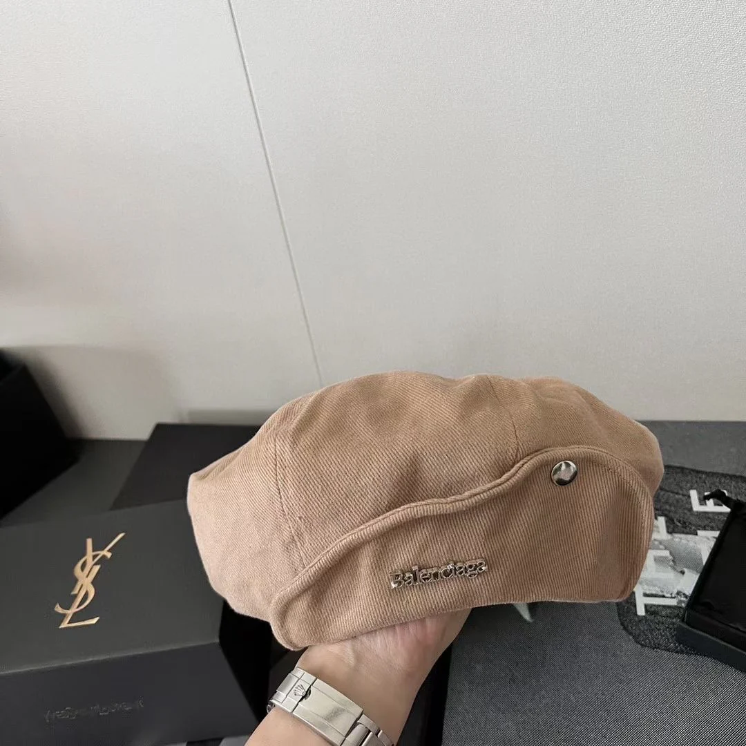 Кепка Balenciaga Cloud Newsboy