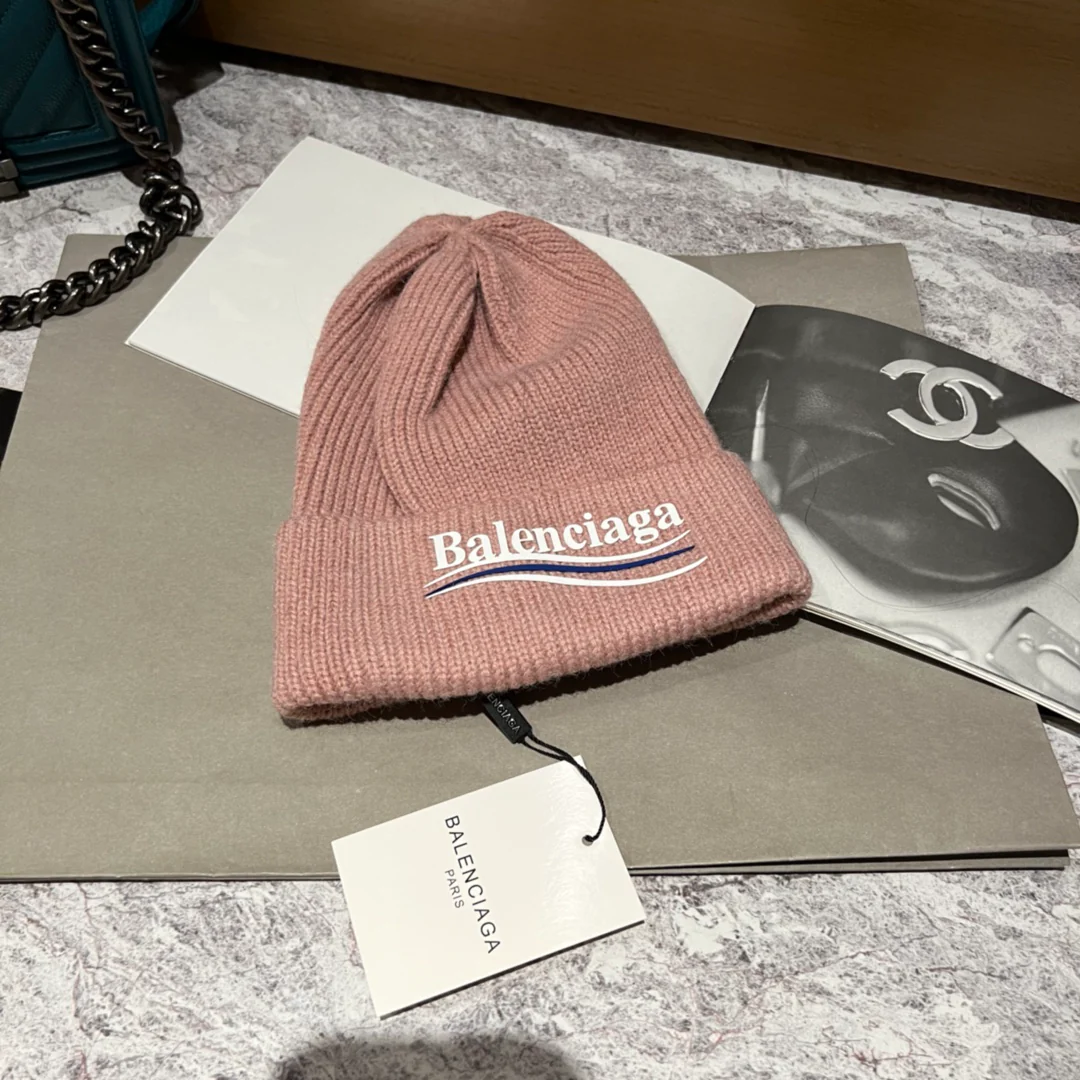 Вязаная шапка Balenciaga с буквой - 2 шт.