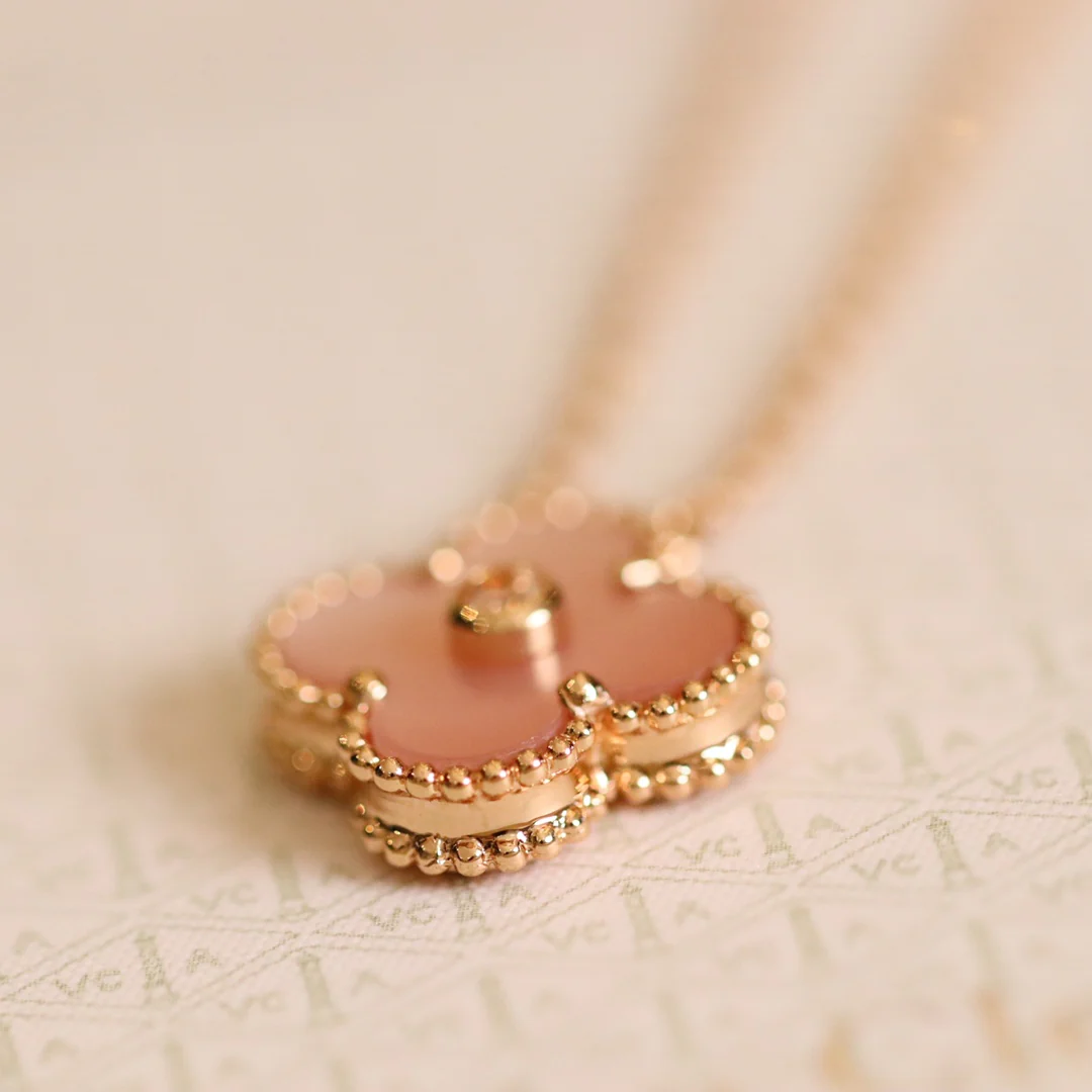 Розовое колье VCA