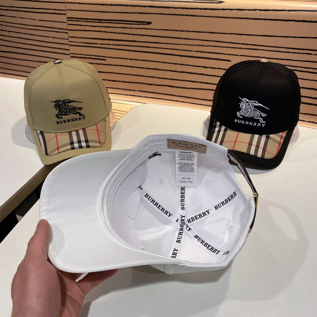 Бейсболка Burberry в клетку - 1