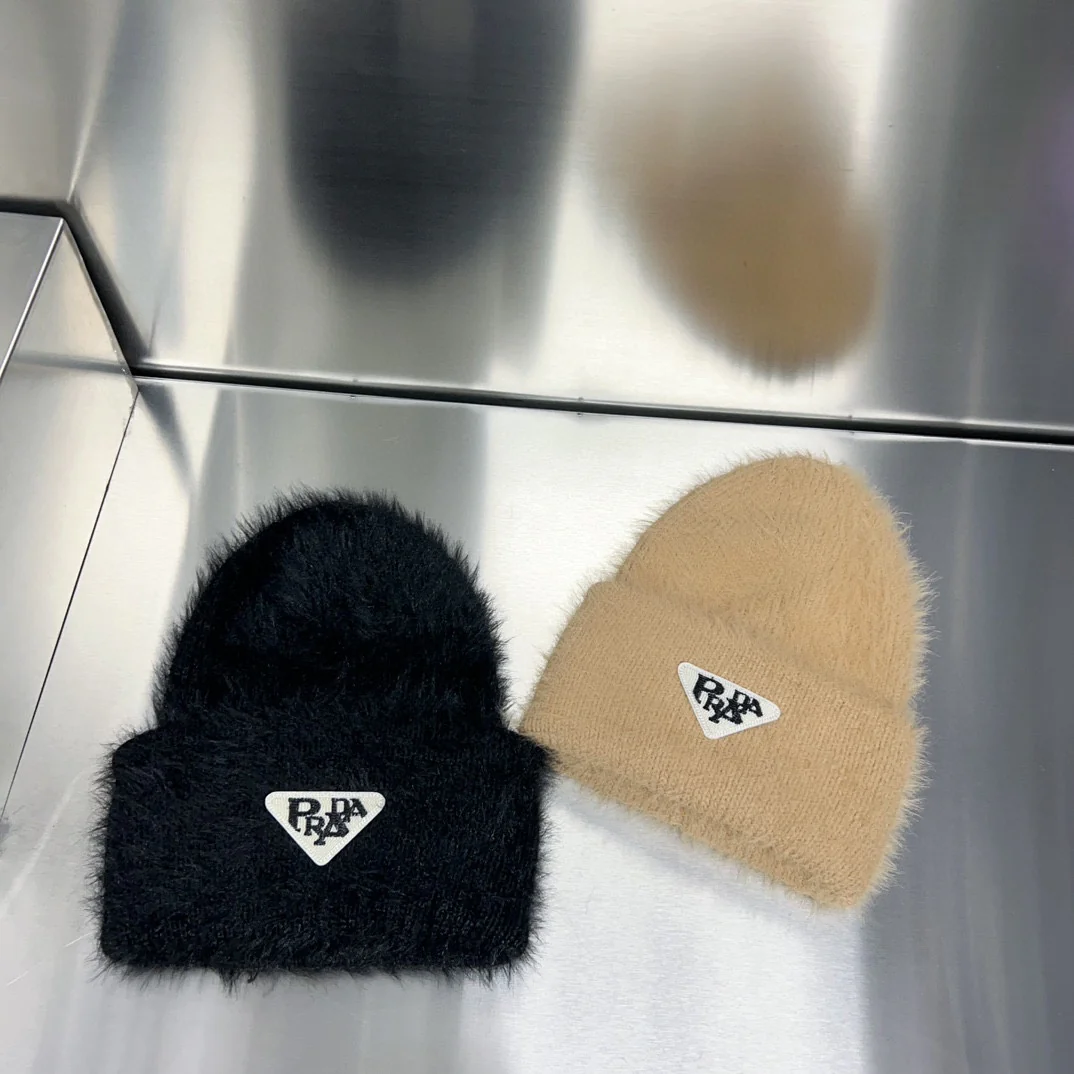 Prada - Новая шапка из искусственного меха норки