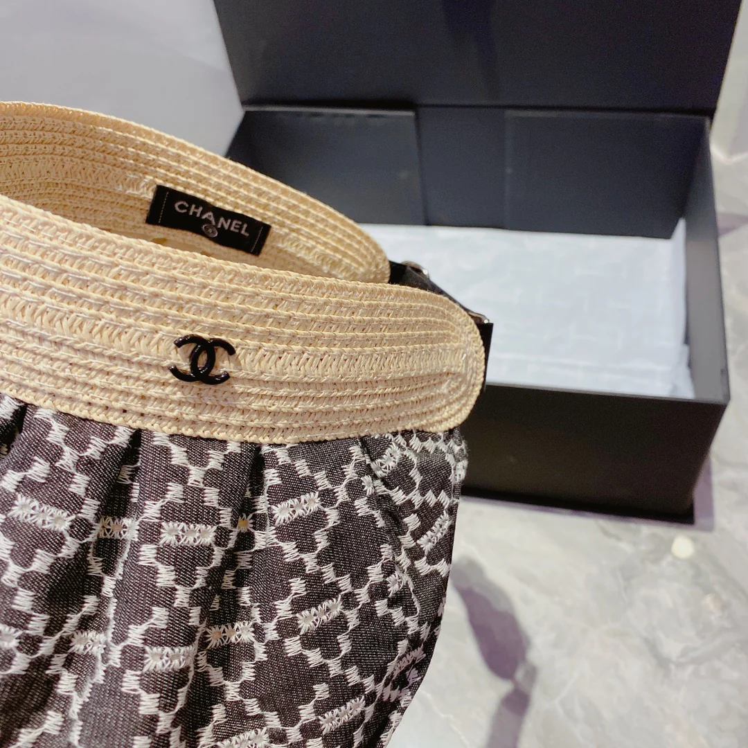 Chanel - Солнцезащитная шляпа из джинсовой ткани