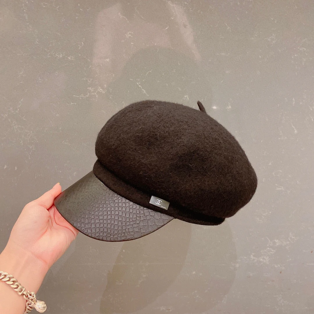 Chanel - Шерстяная военная кепка с клювом-?уточкой? - Черная