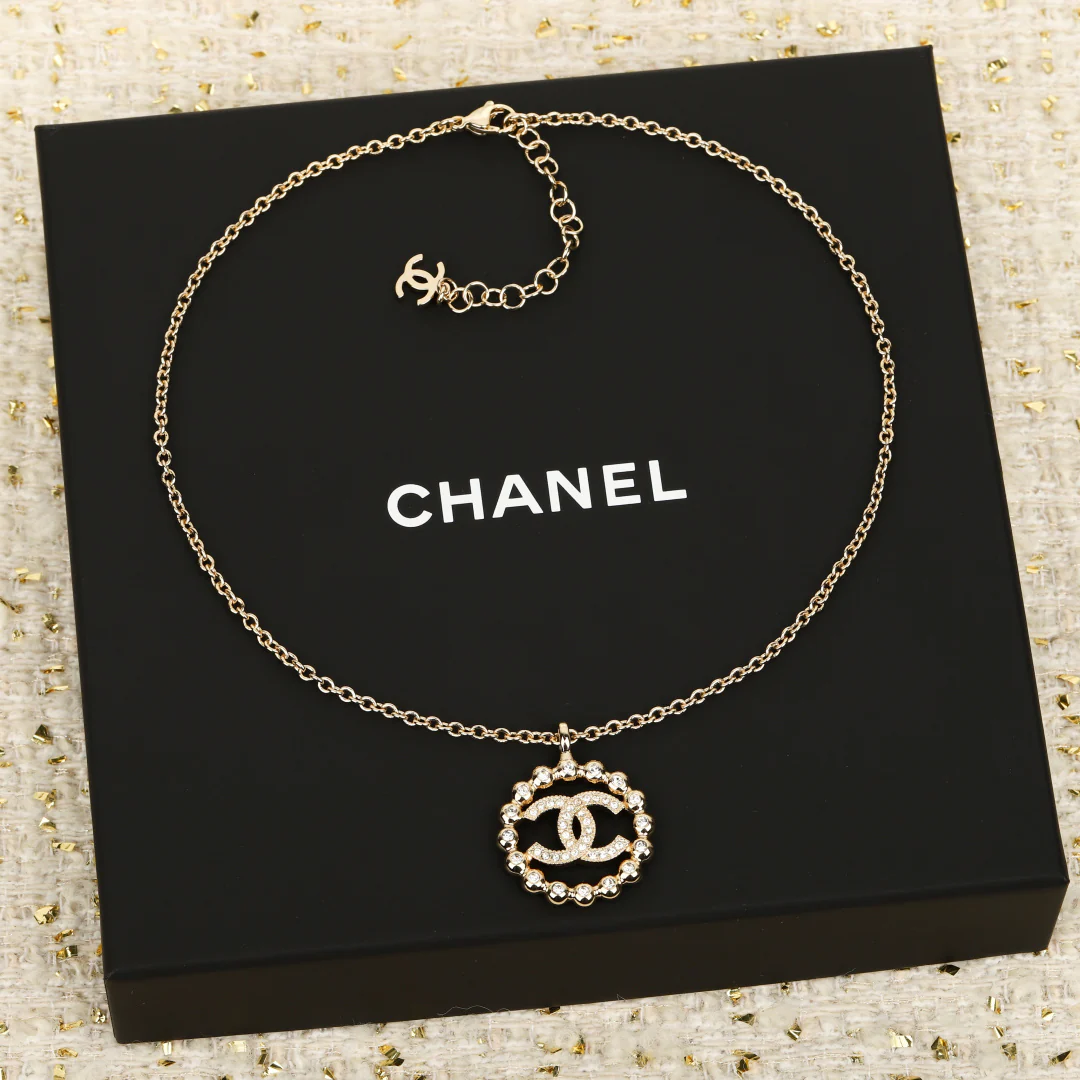 Колье Chanel 25p с ажурным круглым узором и двойной буквой С - Золото - Серебро