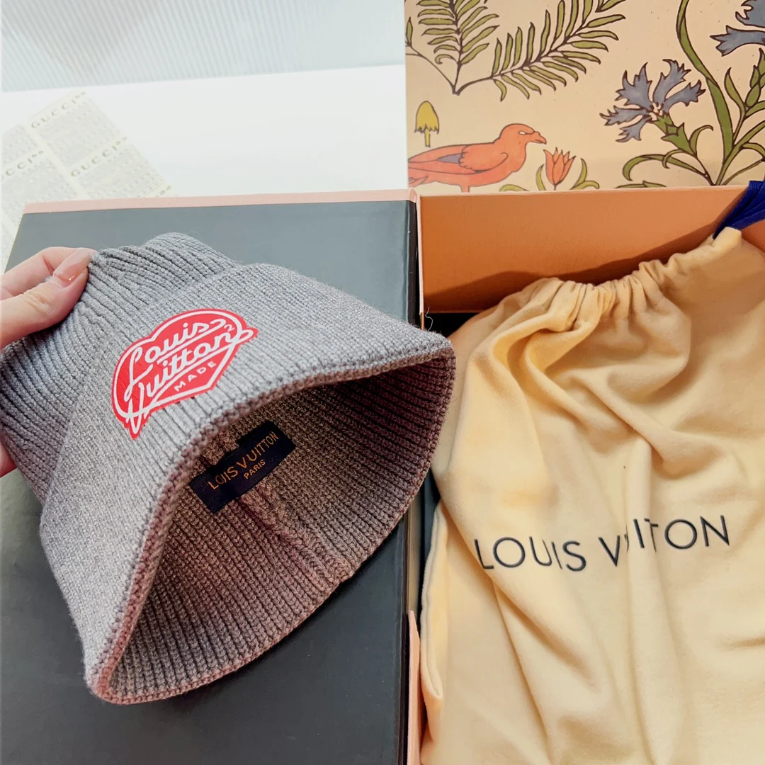 LV - Вязаная шапка-бини - Унисекс - Серая