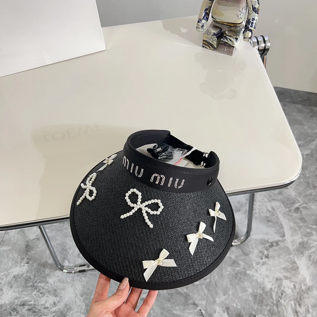 Новая летняя солнцезащитная шляпа Miu Miu 2024 с жемчужным бантом - черная.