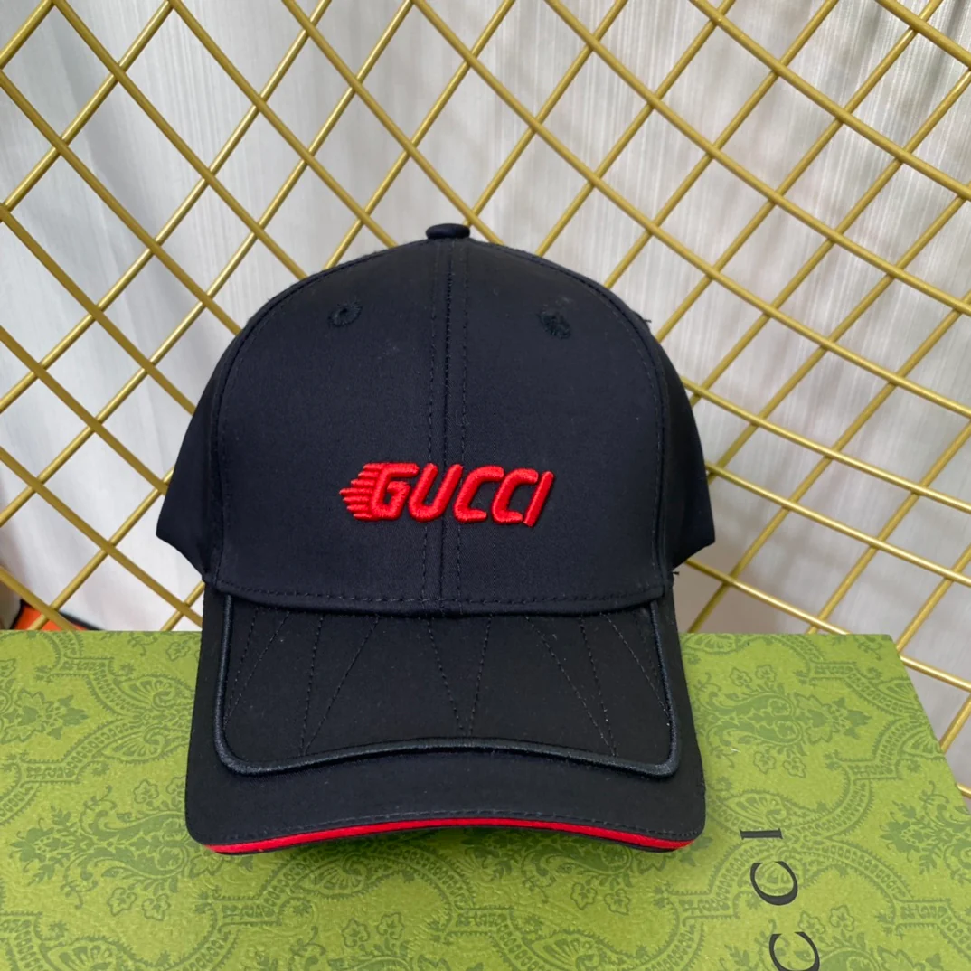 Gucci - Спортивная минималистичная бейсболка с вышивкой