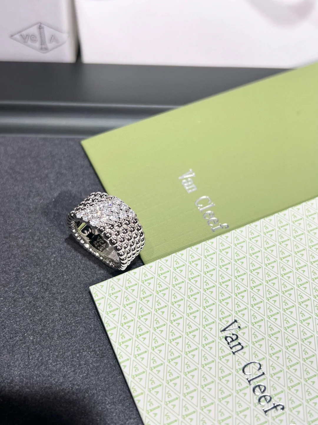 Ван Век - Кольцо 028