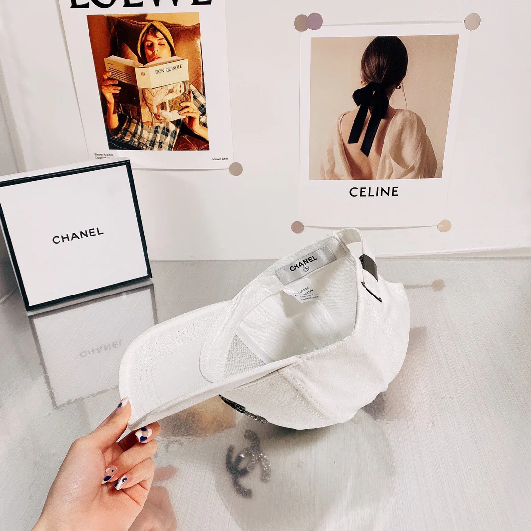 Chanel - кепка-?утиный клюв?