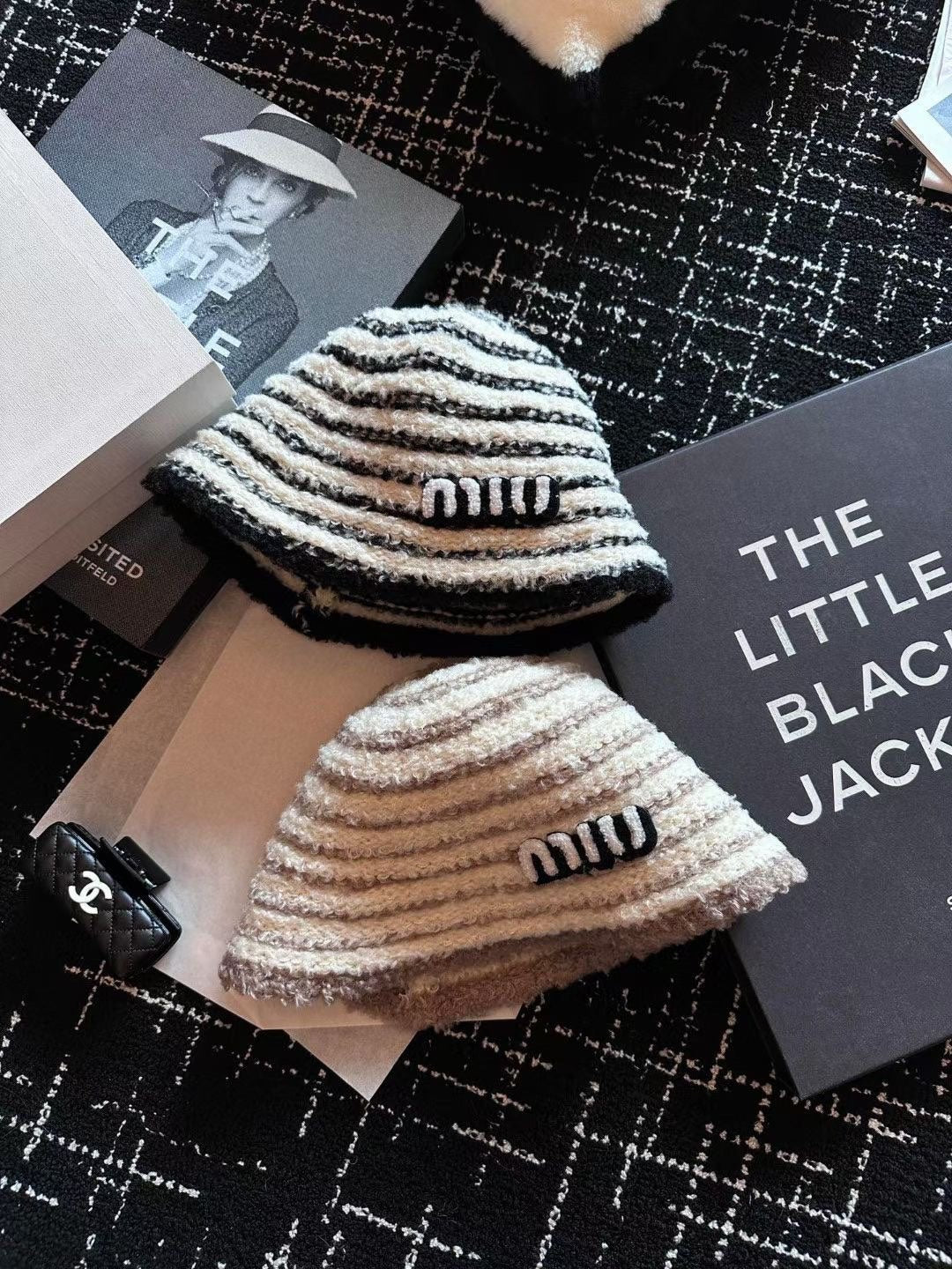 Miu Miu - Полосатая вязаная шапка с мехом, осенне-зимний сезон