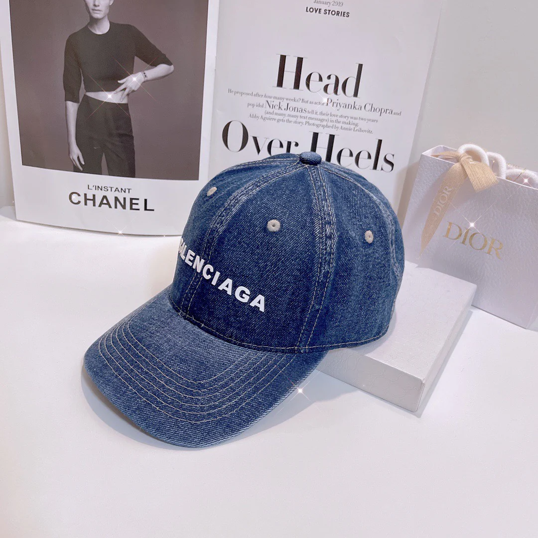 Бейсболка Balenciaga из выстиранного денима