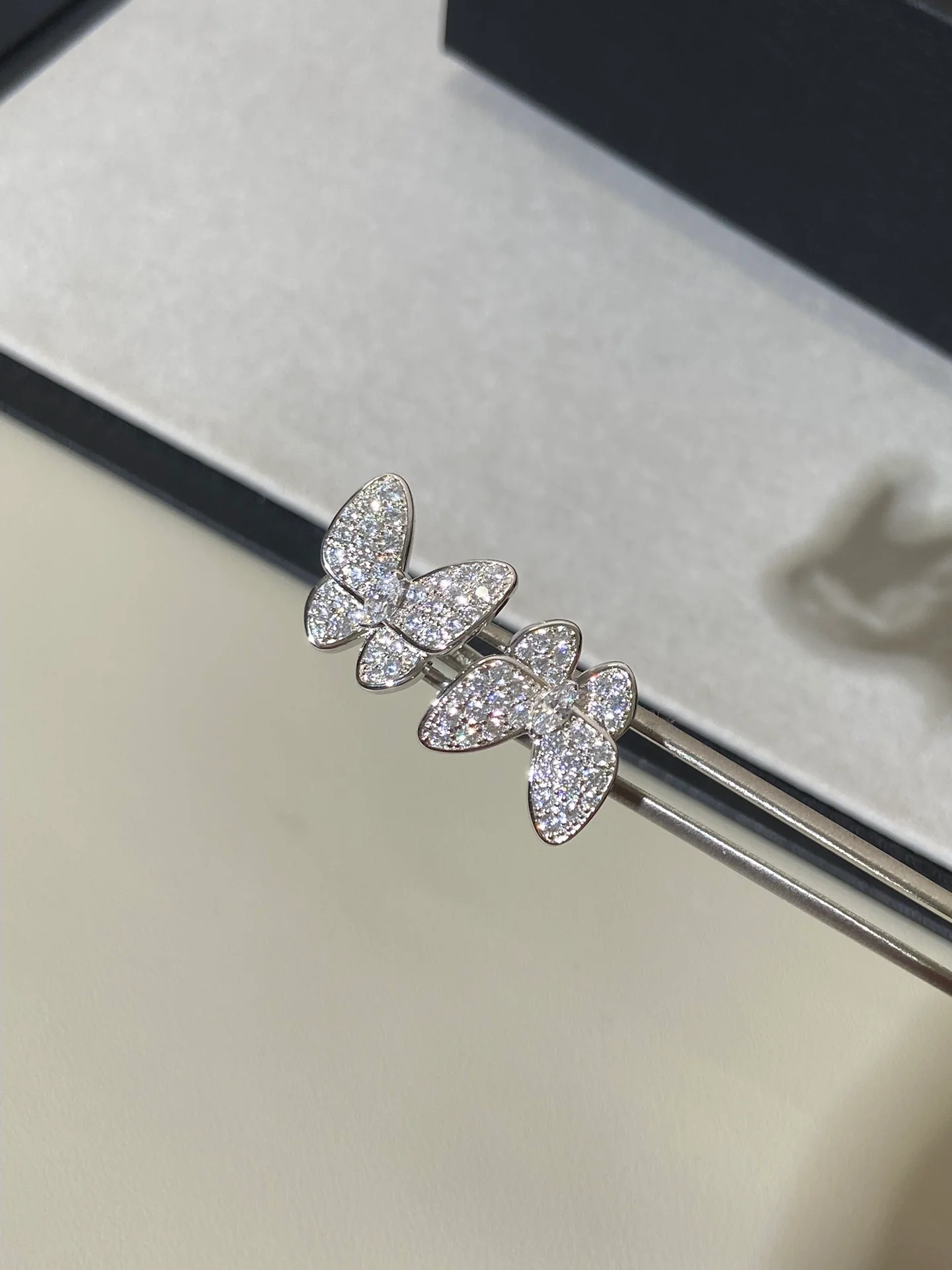 Ван Век - Кольцо 083