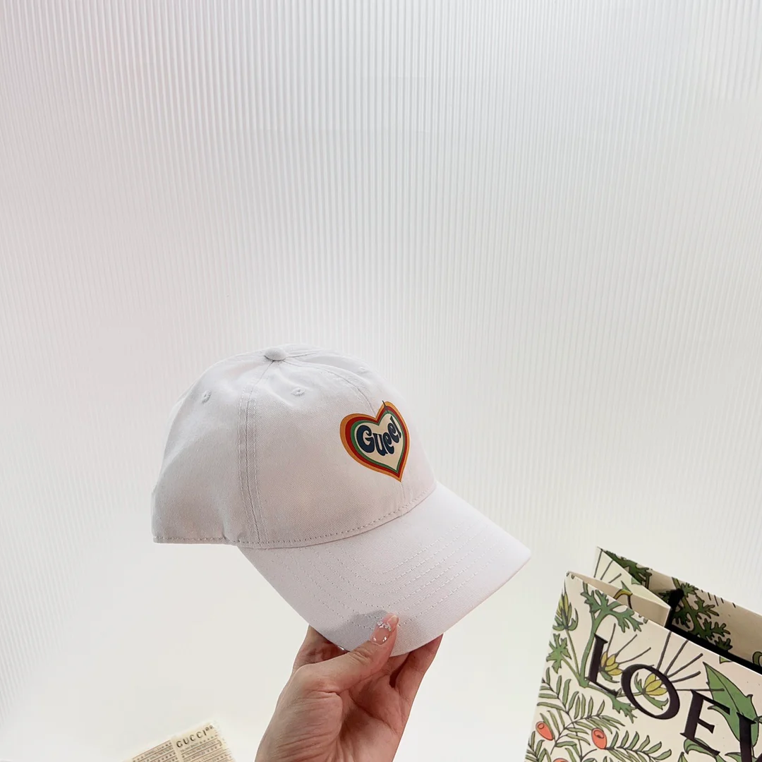 Gucci - Бейсболка в форме сердца