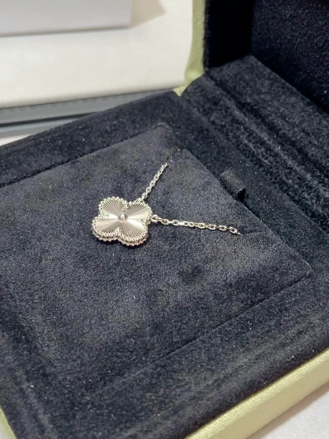 Ван Веккьо - Колье 133