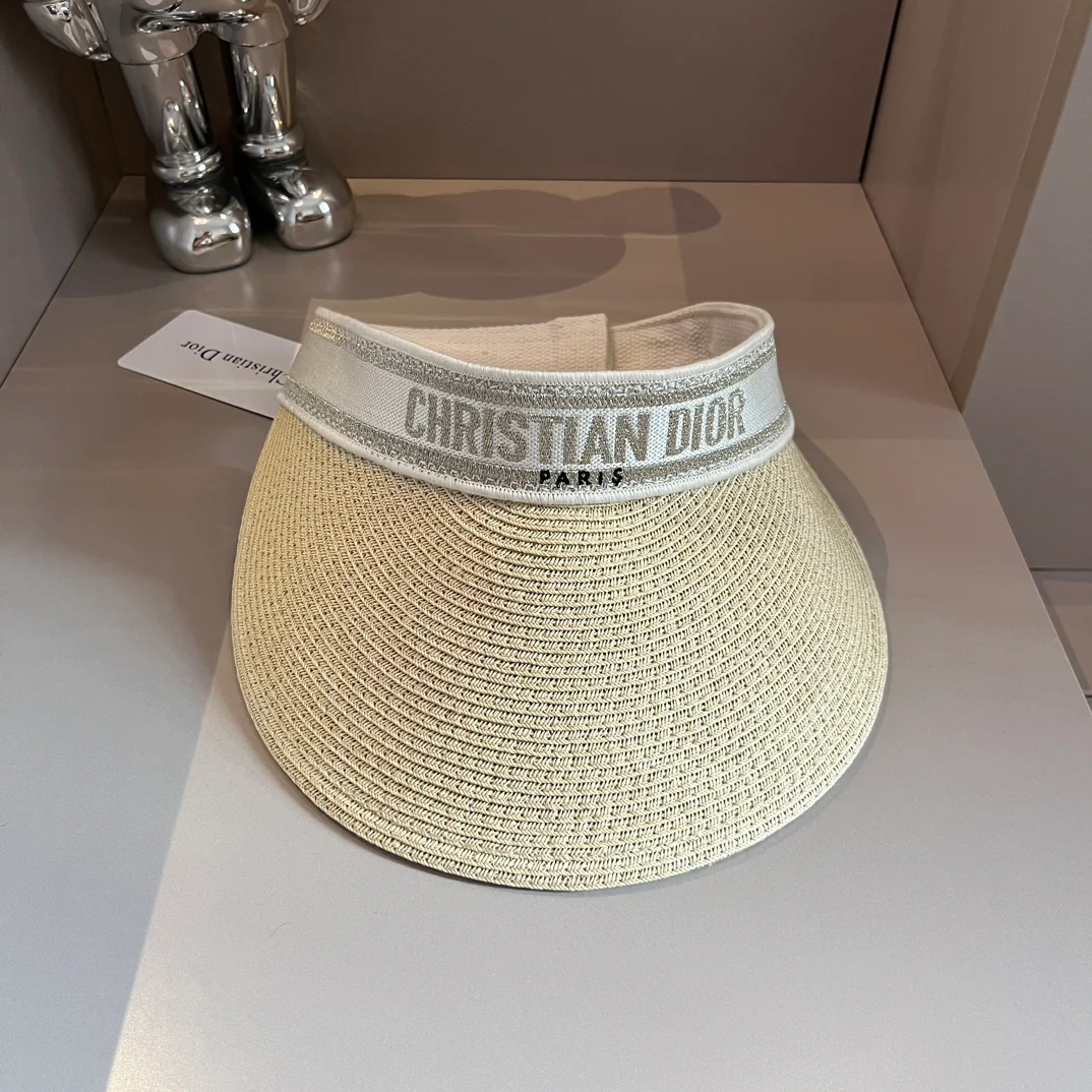 Солнцезащитная шляпа Dior ?Клубника? — бежевая.