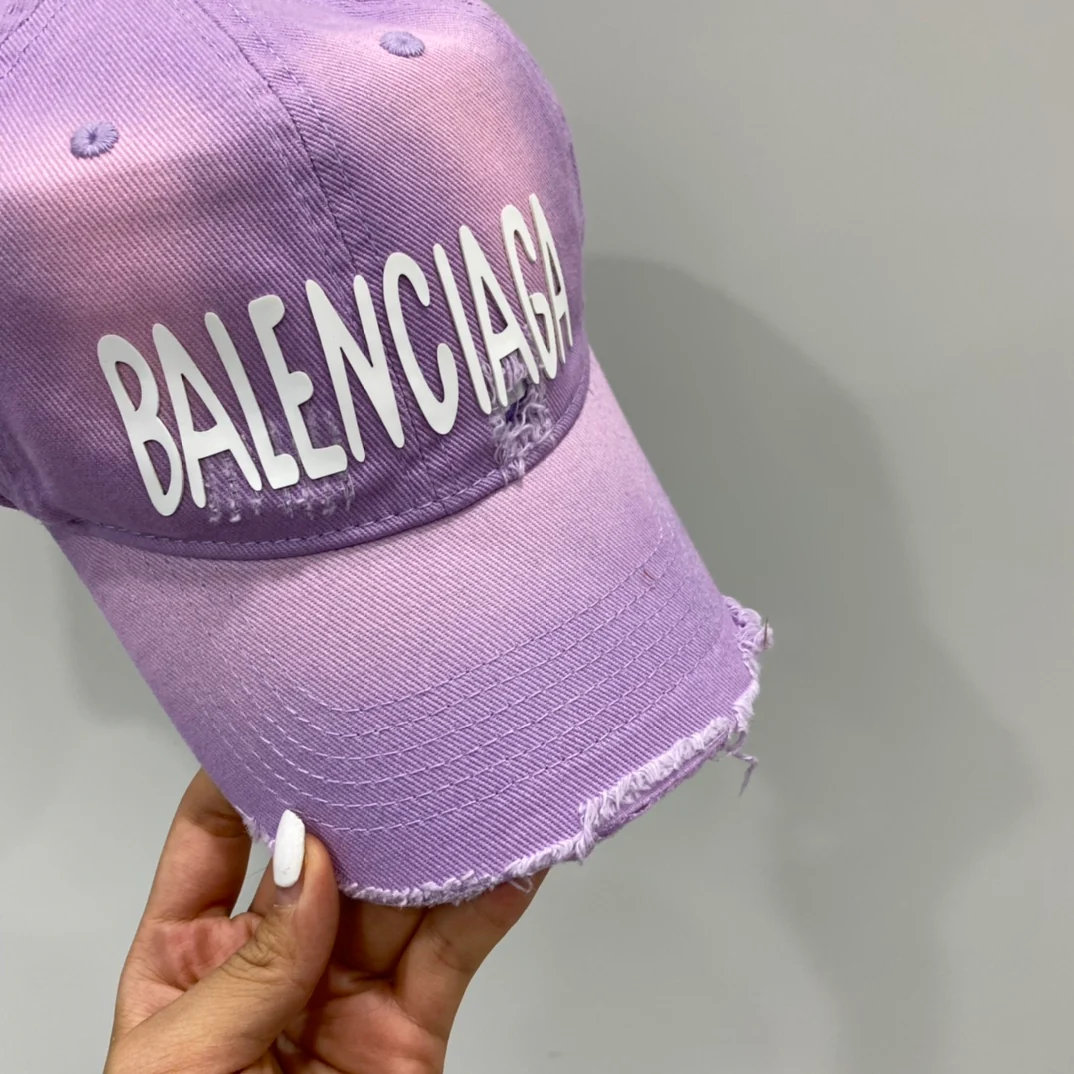 Бейсболка Balenciaga с 3D-градиентом