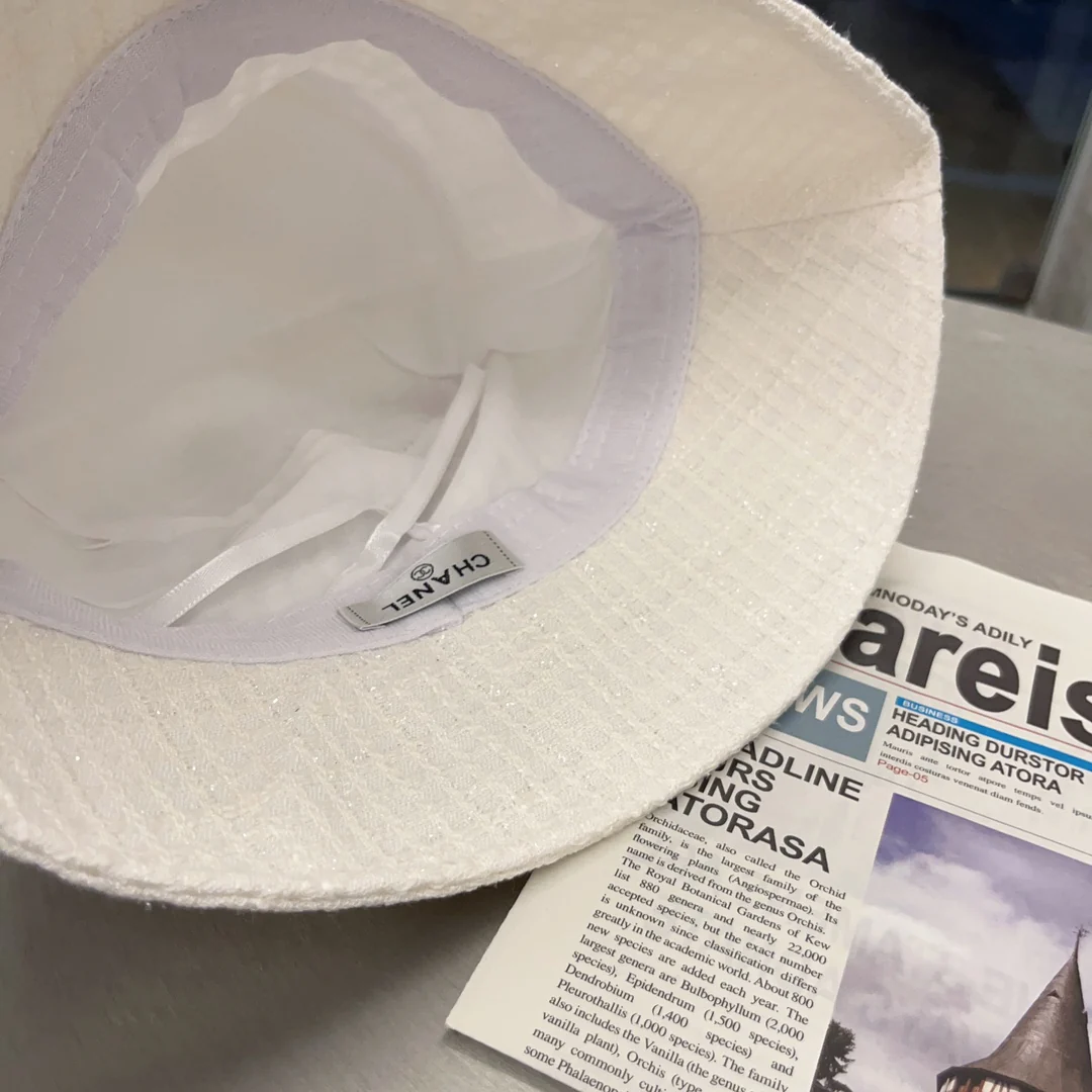 Рыбацкая шляпа в клетку Chanel - белая