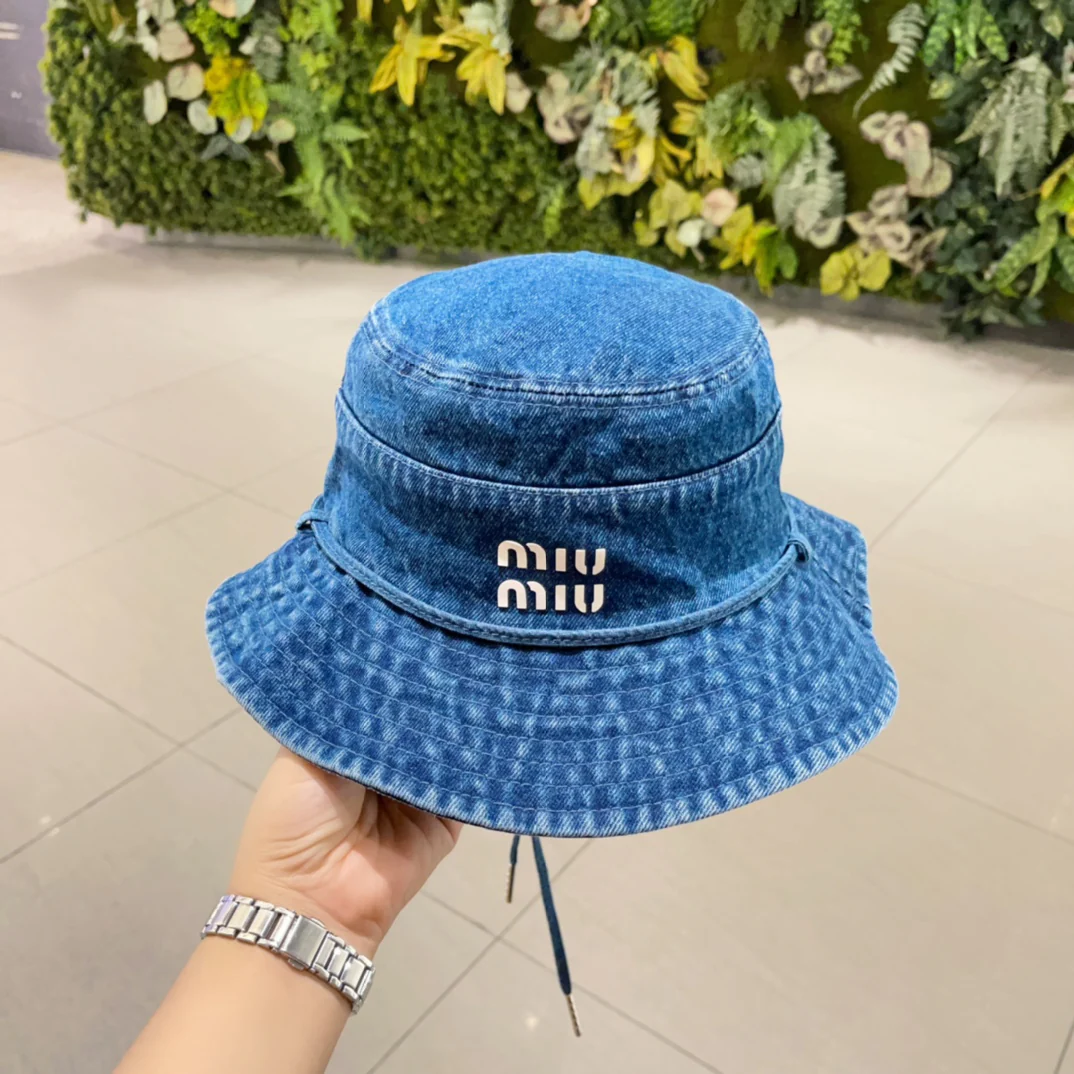 Панама Miu Miu в ковбойском стиле на шнуровке