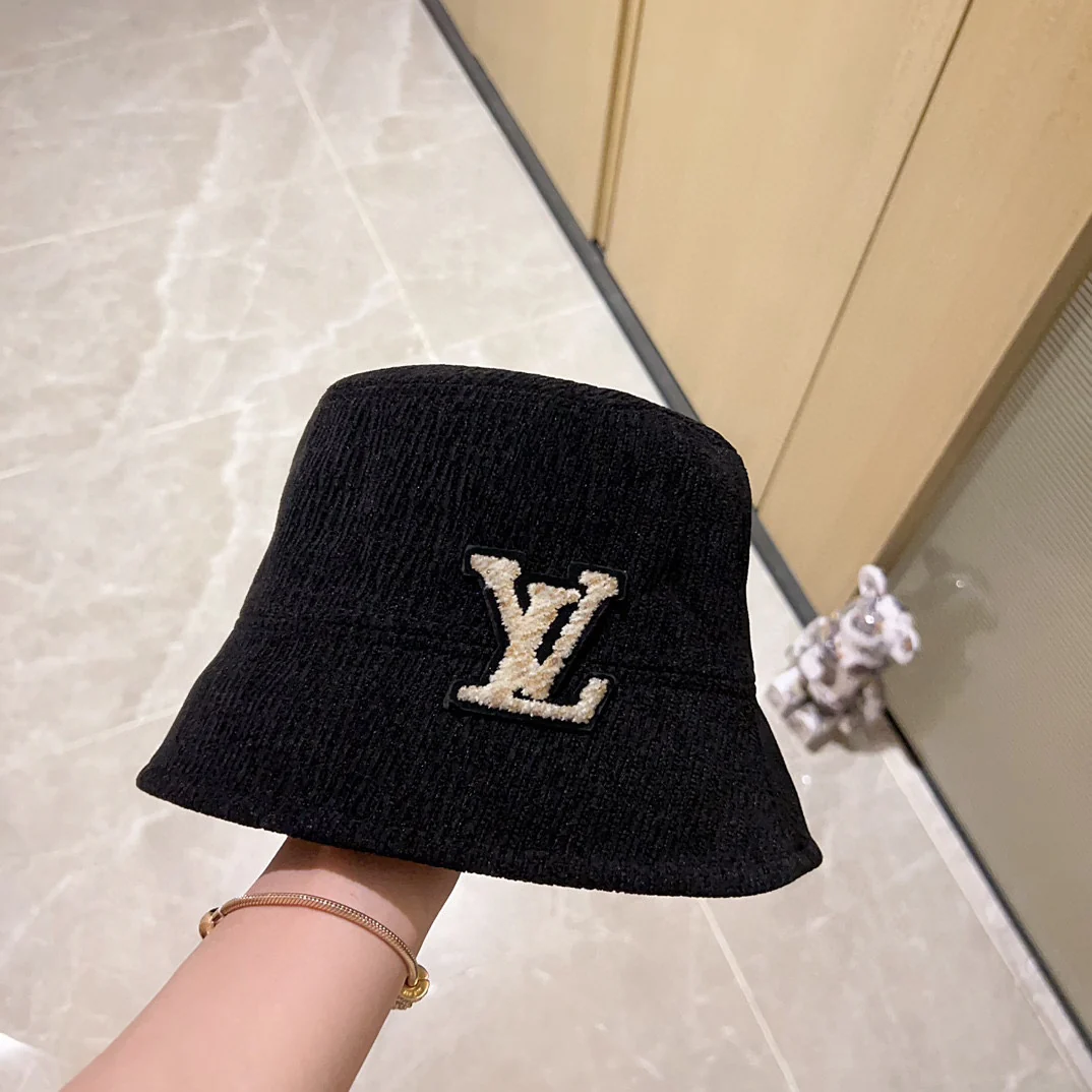 Панама LV 2023 из вельвета - черная