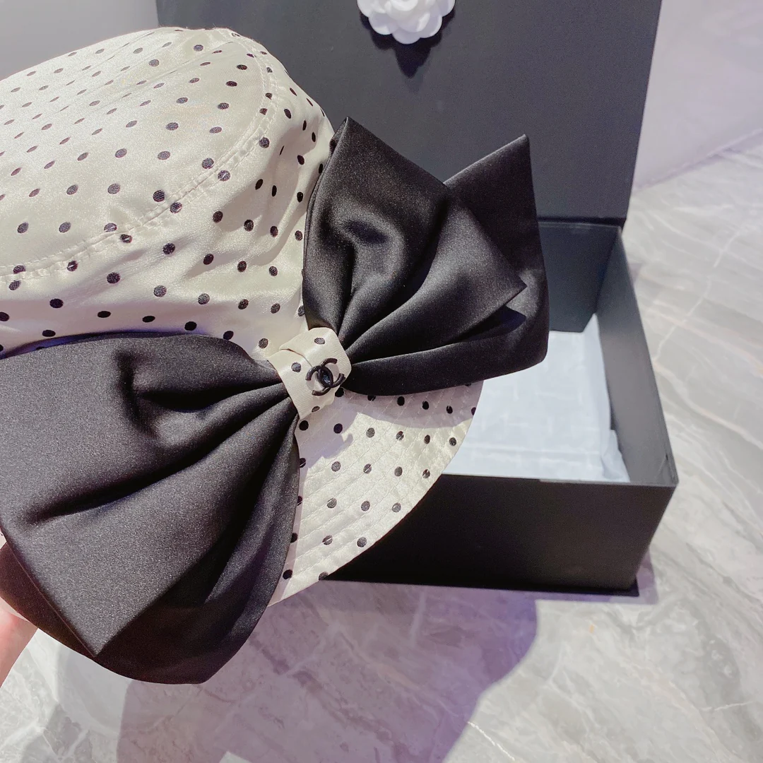 Chanel - Элегантная атласная шляпа от солнца