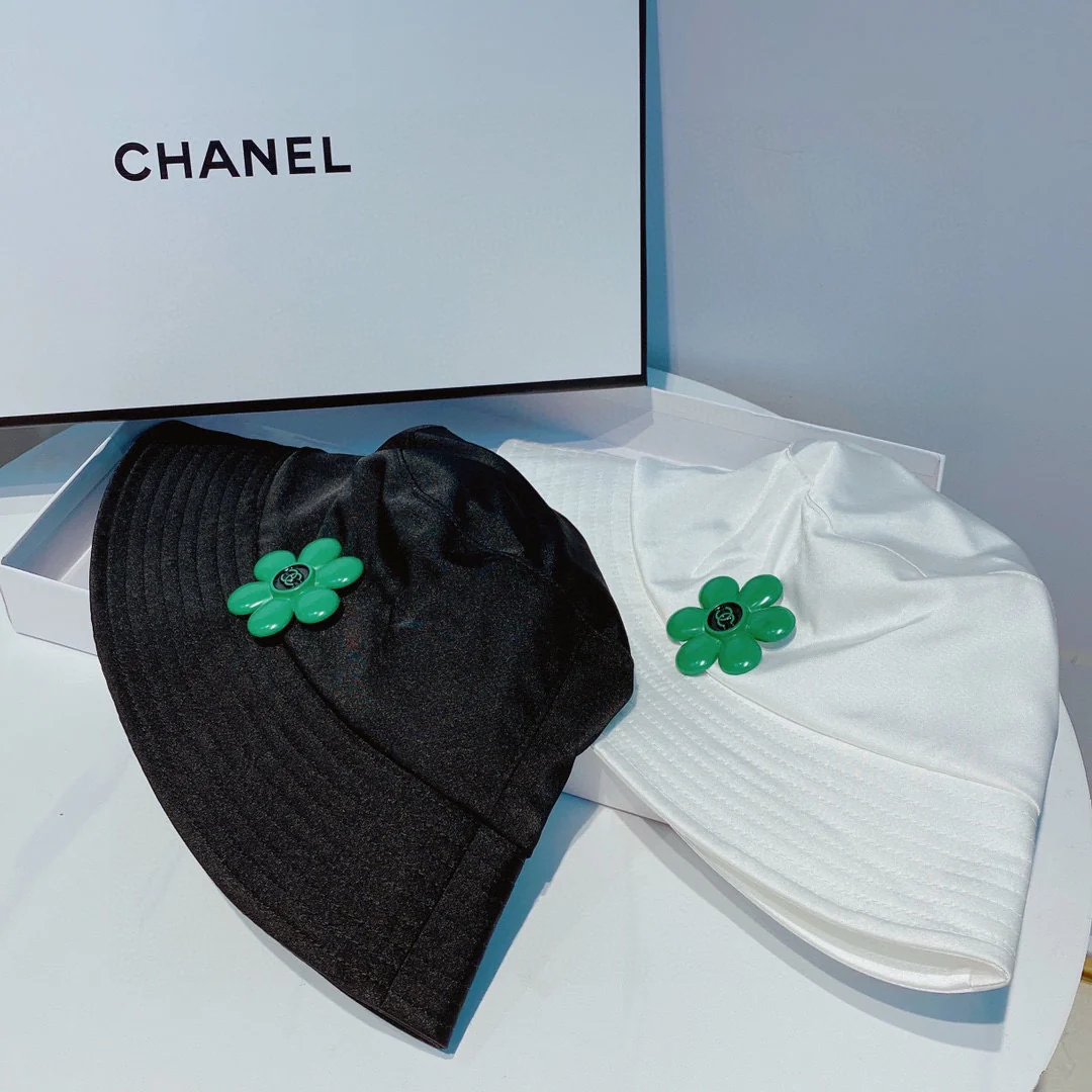 Chanel - Рыбацкая шляпа с цветочным принтом