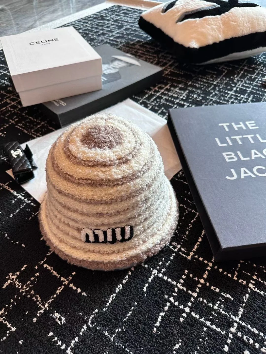 Miu Miu - Полосатая вязаная шапка с мехом, осенне-зимний сезон