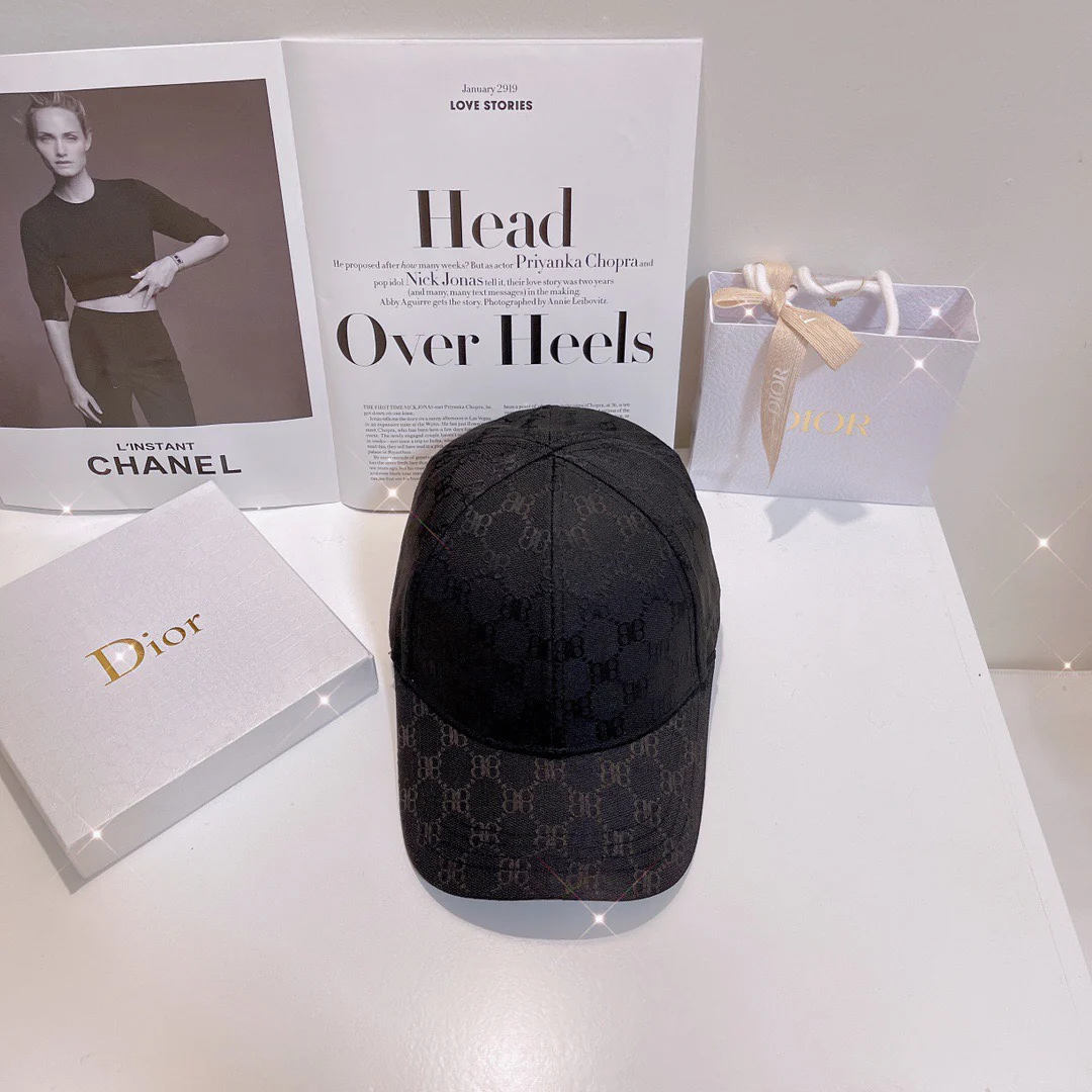 Бейсболка Balenciaga x Vintage Collaboration — доступна на официальном сайте.