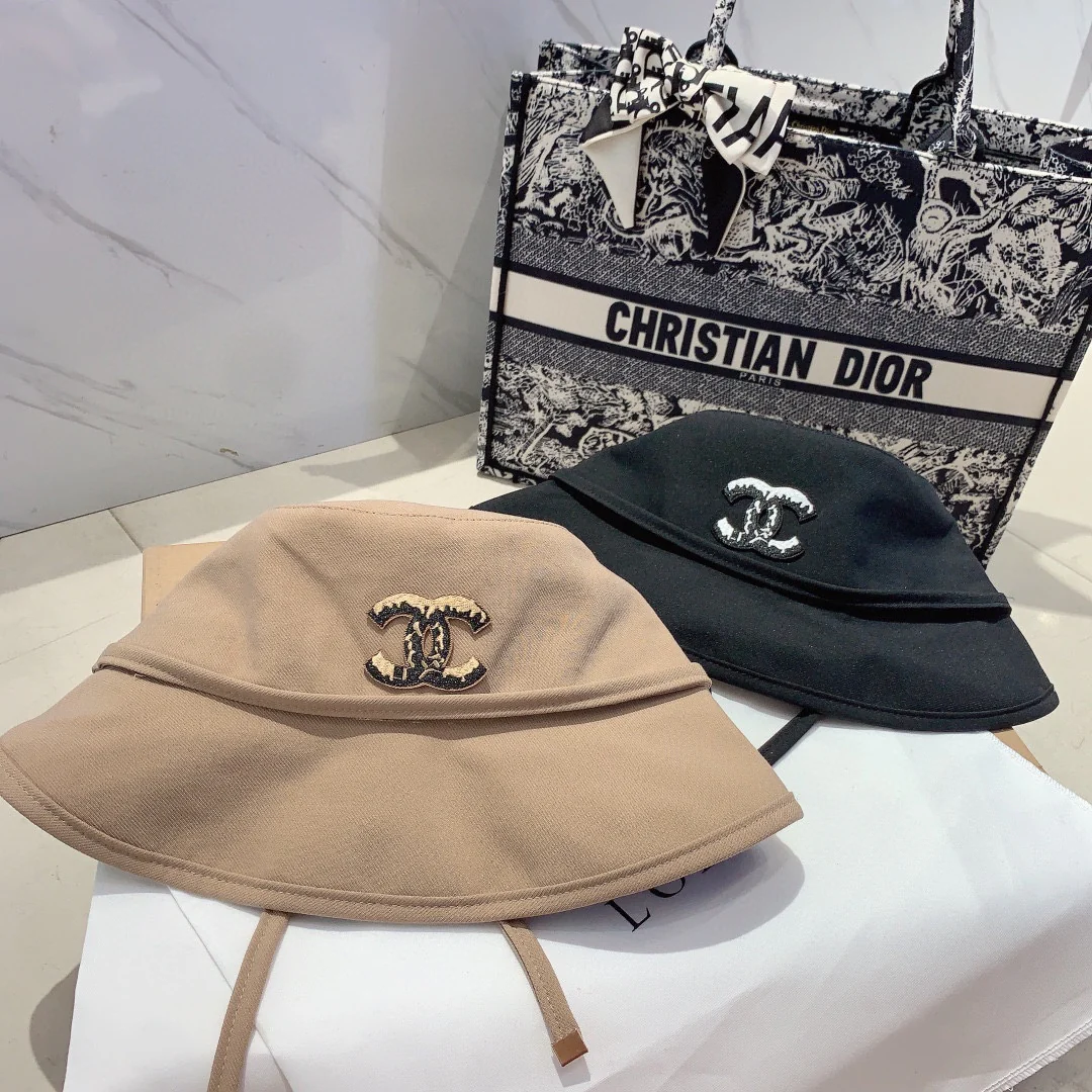 Новая коллекция Chanel ?Рыбацкая шляпа? сезона начало осени 2023 года.