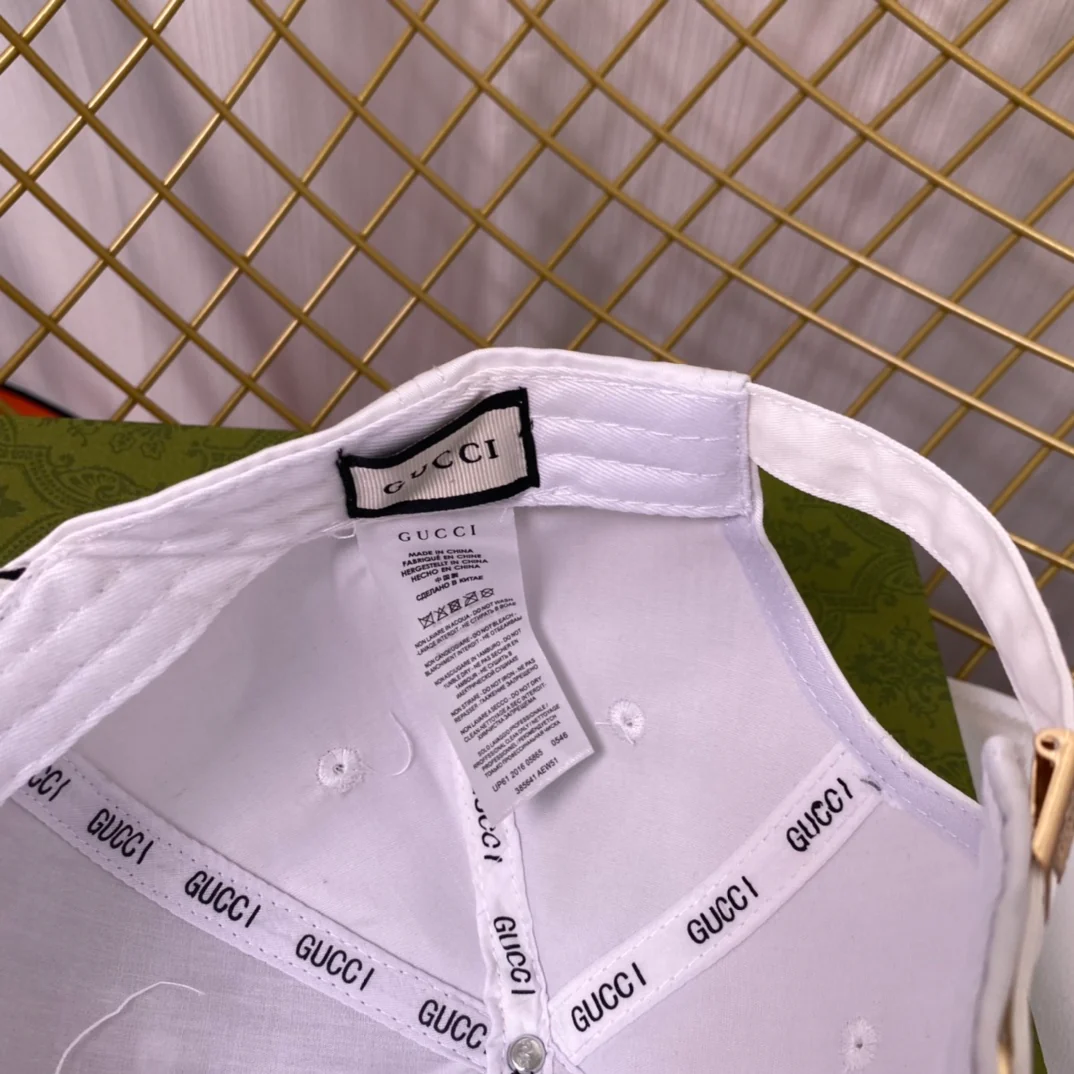 Спортивная минималистичная бейсболка Gucci с вышивкой - 1