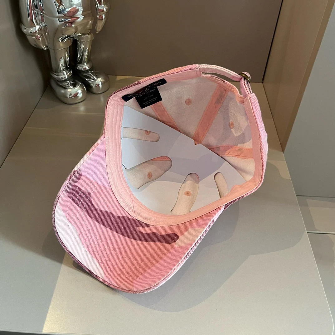 LV - Розовая камуфляжная бейсболка