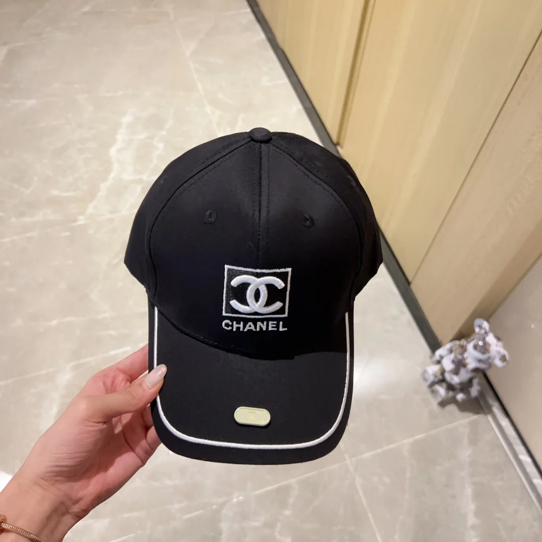 Новинка сезона весна/лето 2023 от Chanel - бейсболка - черная