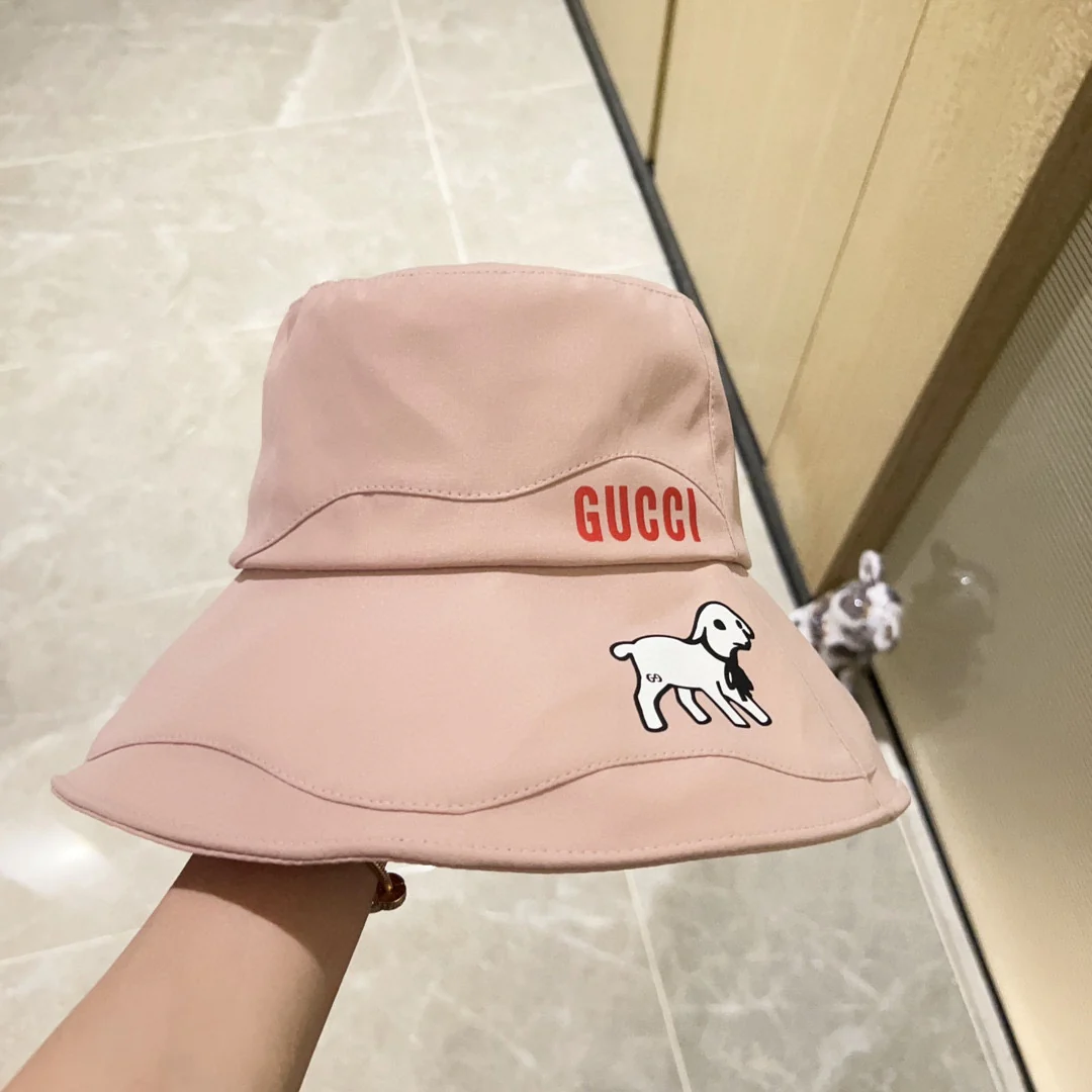 Новинка сезона весна/лето 2023 от Gucci - Панама неправильной формы