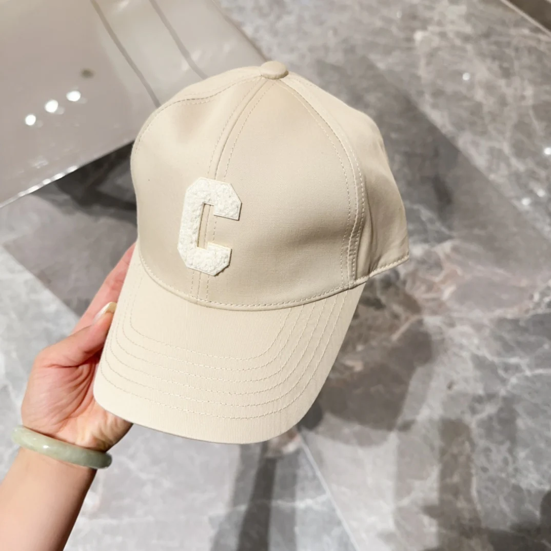 Бейсболка Celine с вышитой буквой 