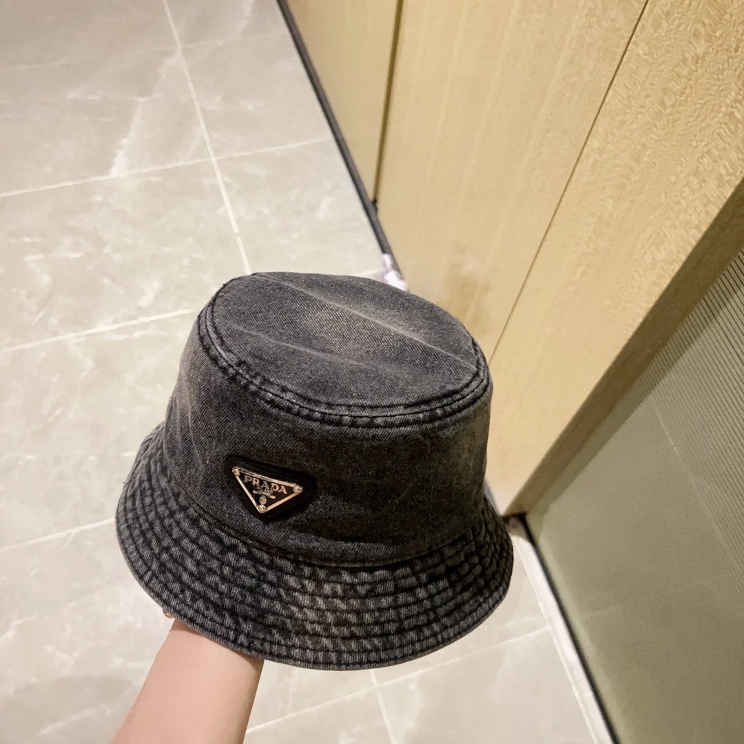 Новая ретро-панама Prada из джинсовой ткани, 2023 год - черная.