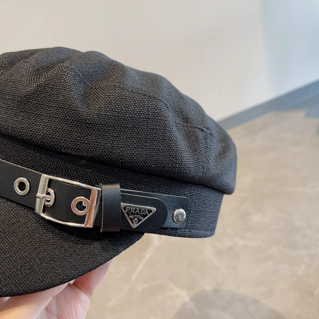 Prada - Новая модель берета на пуговицах для осенне-зимнего сезона - Черный