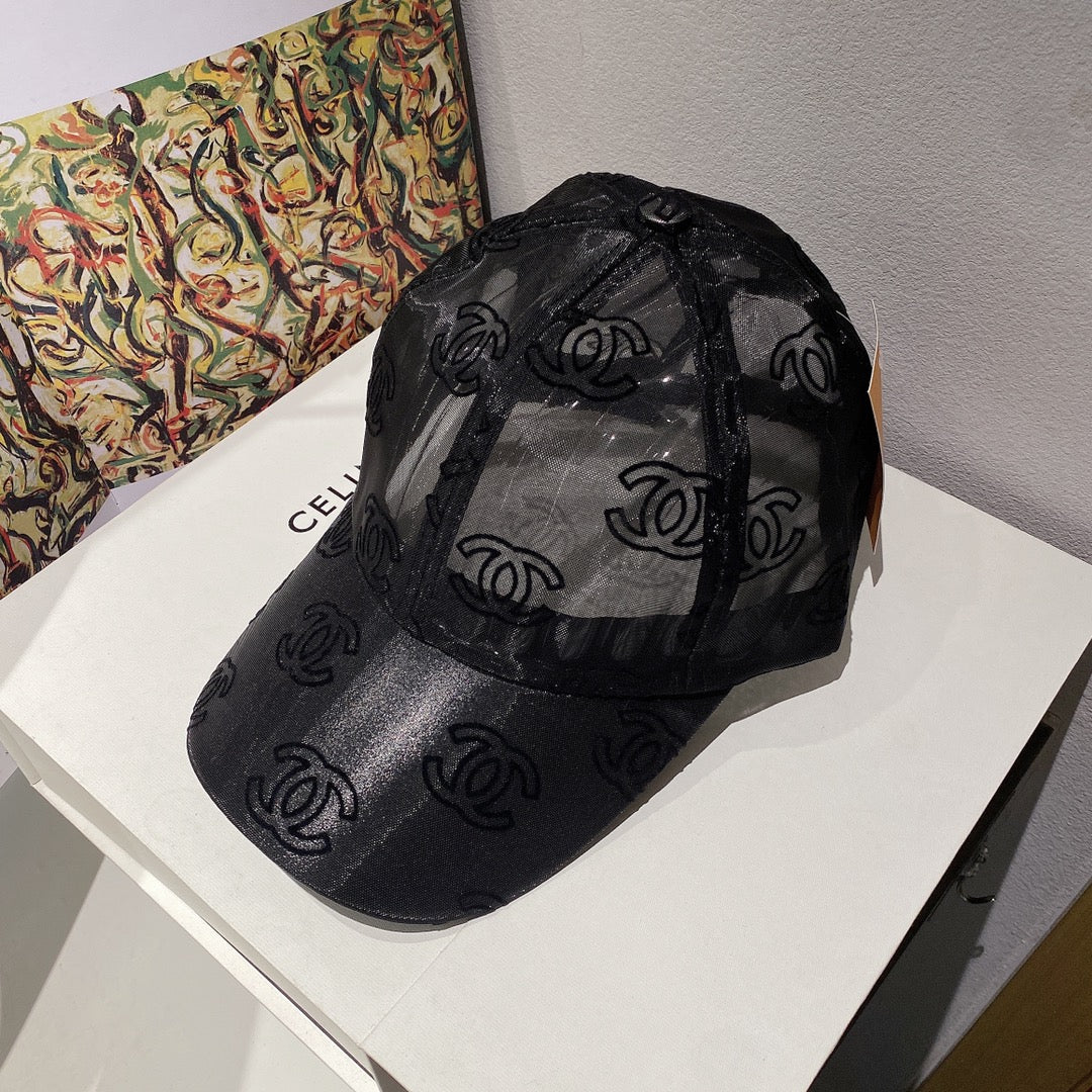 Новинка 2022 года от Chanel - сетчатая кепка-?уточка? - черная